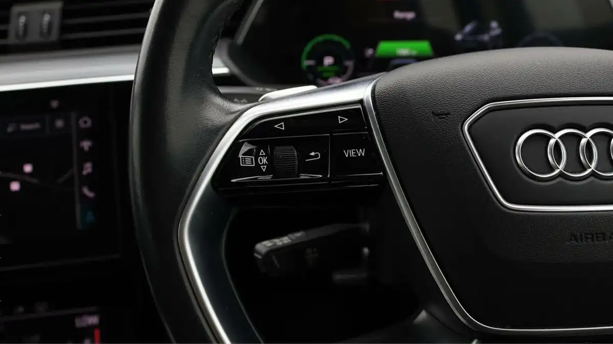 2020-audi-e-tron-50e-technik-big-21
