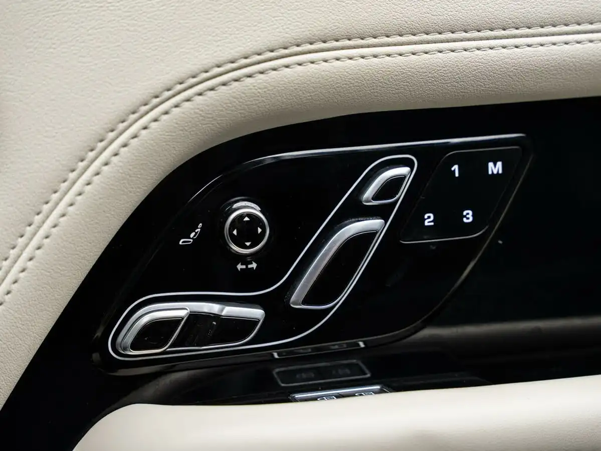 2021-land-rover-range-rover-30-d300-westminster-big-7