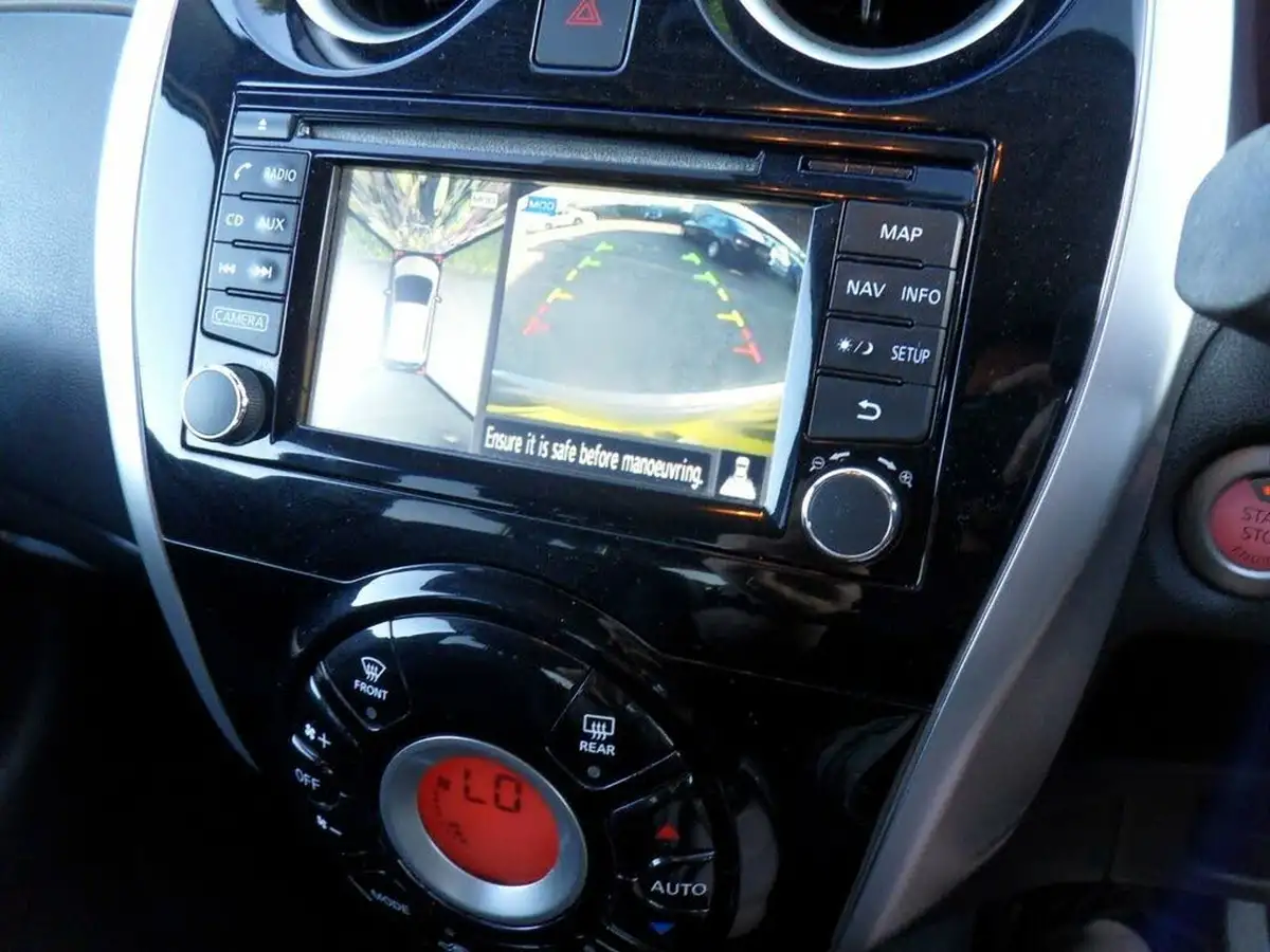 2015-nissan-note-12-tekna-big-63
