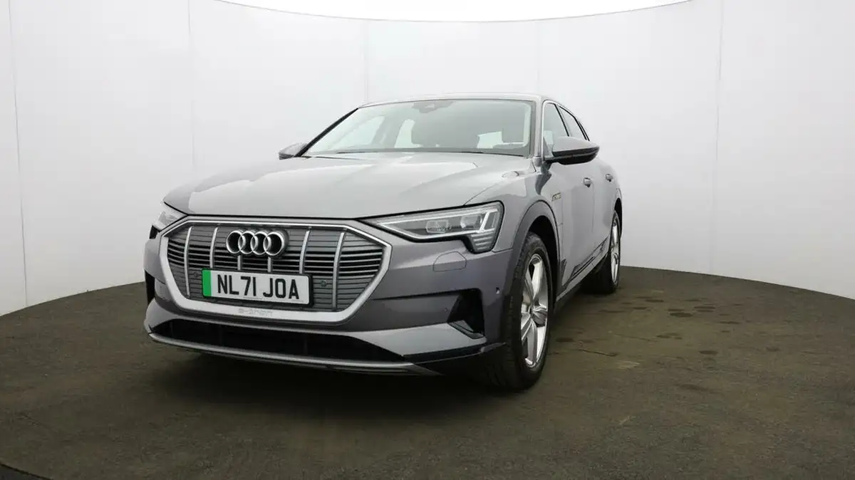 2021-audi-e-tron-50e-technik-station-wagon-big-42