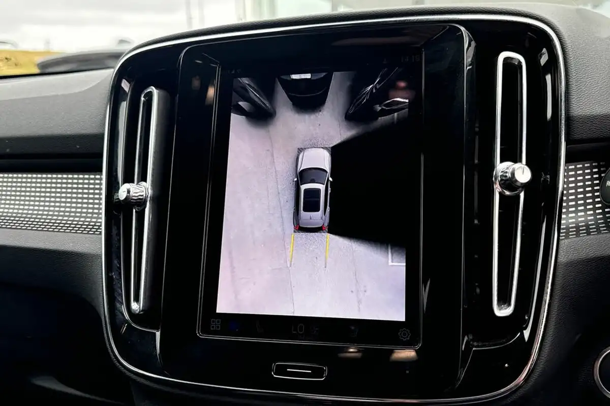 2024-volvo-xc40-20-b3-plus-big-20