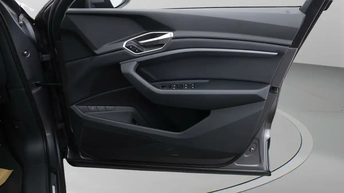 2021-audi-e-tron-50e-technik-station-wagon-big-14