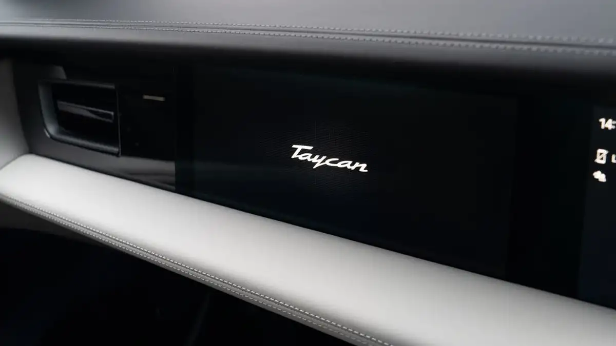 2021-porsche-taycan-e-4s-571ps-performance-battery-plus-big-27