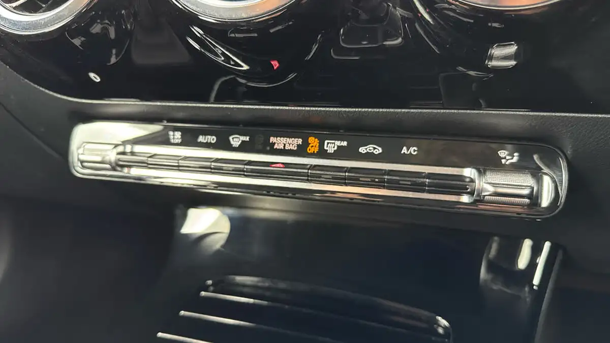 2022-mercedes-benz-a-class-20d-a180d-se-8g-dct-big-16