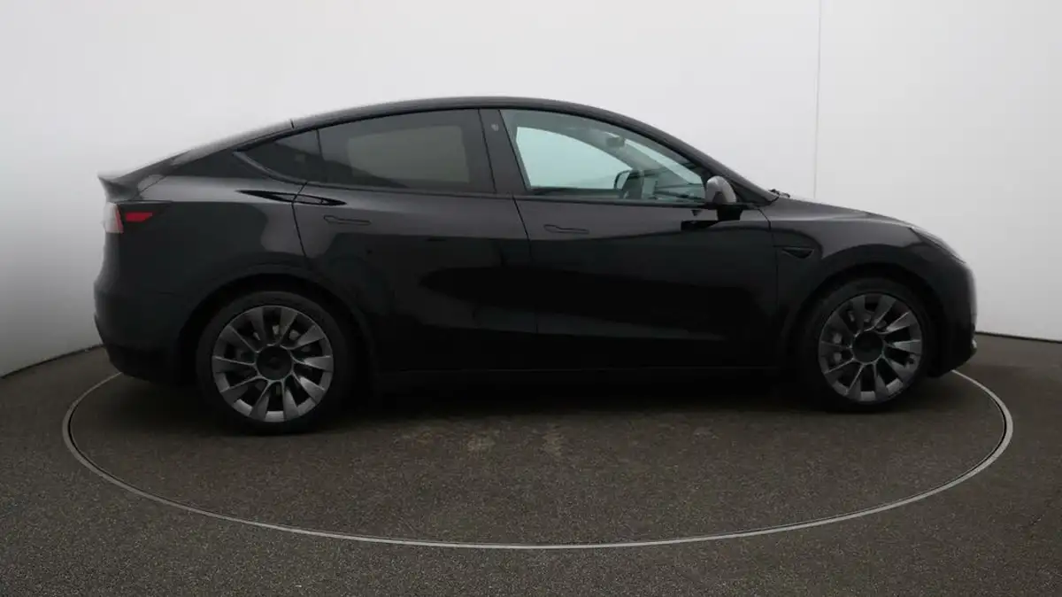 2023-tesla-model-y-e-rwd-big-45