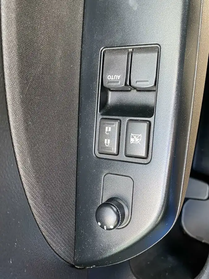 2014-suzuki-swift-12-sz-l-5d-big-24
