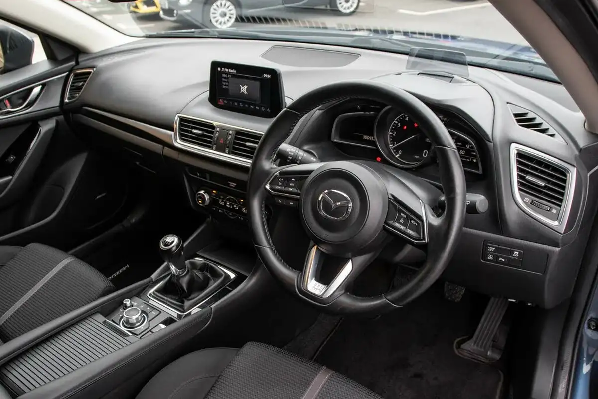 2018-mazda-mazda3-20-sport-nav-120ps-hatchback-5d-big-4