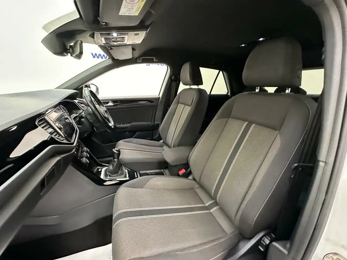 2021-volkswagen-t-roc-15-tsi-black-edition-big-26