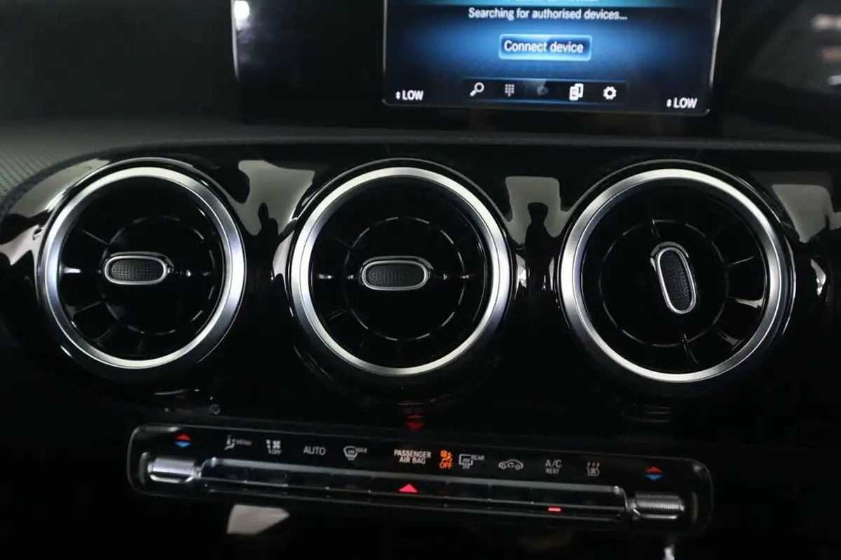 2021-mercedes-benz-a-class-13-a250e-amg-line-hatchback-5d-big-30