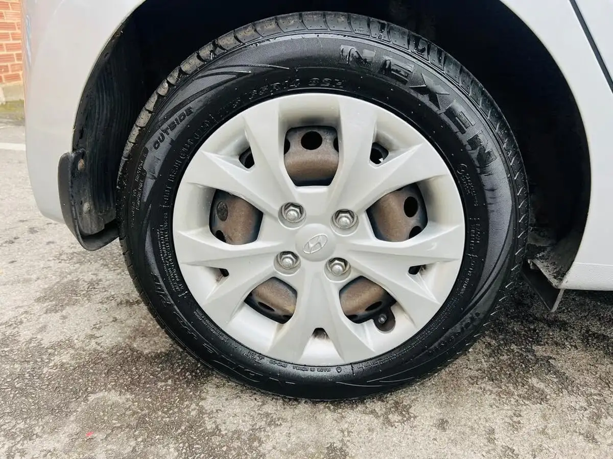 2015-hyundai-i10-10-se-big-42