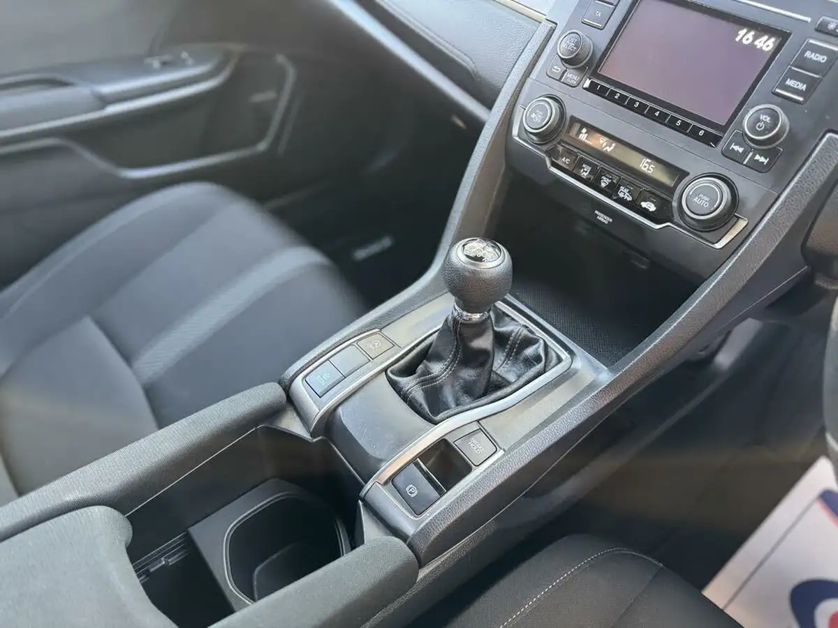 2019-honda-civic-10-vtec-turbo-se-hatchback-5d-big-37