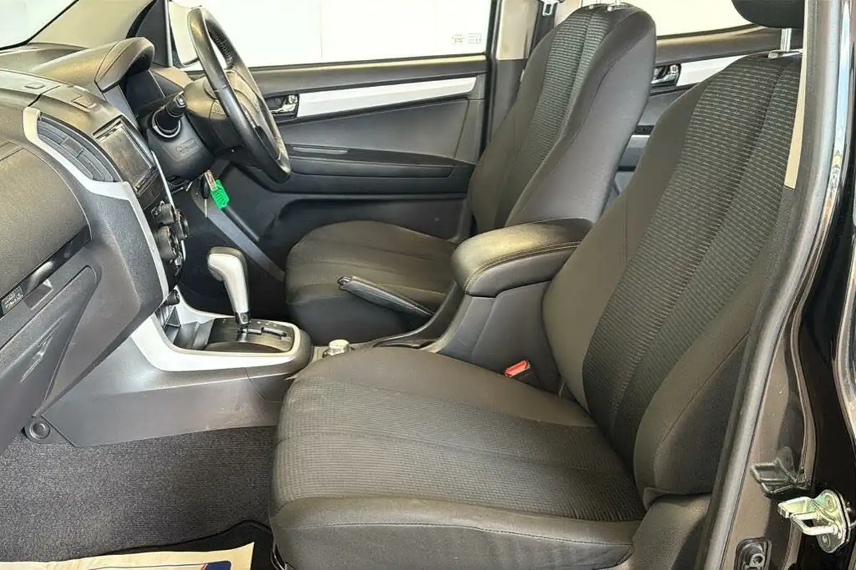 2019-isuzu-d-max-19td-yukon-double-pickup-auto-big-14