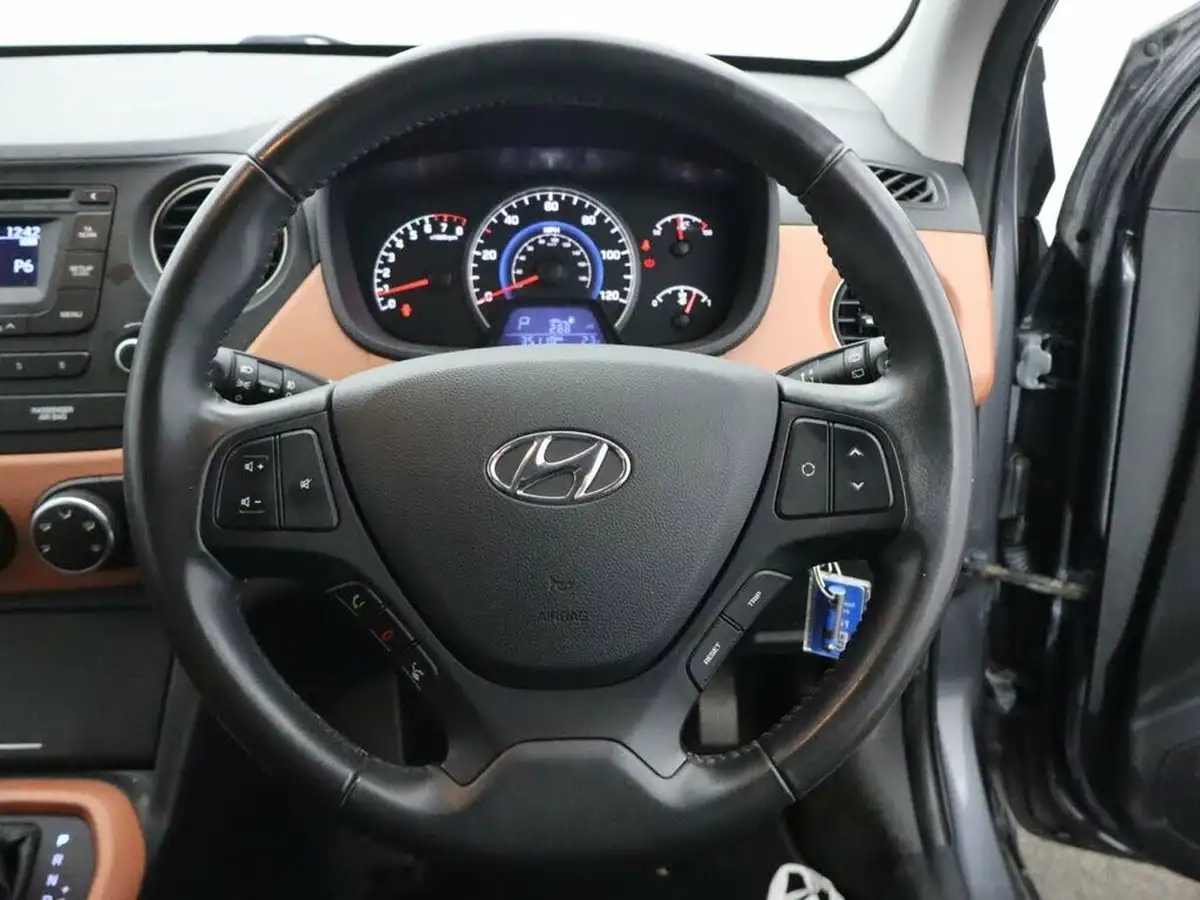 2016-hyundai-i10-12-premium-auto-big-15
