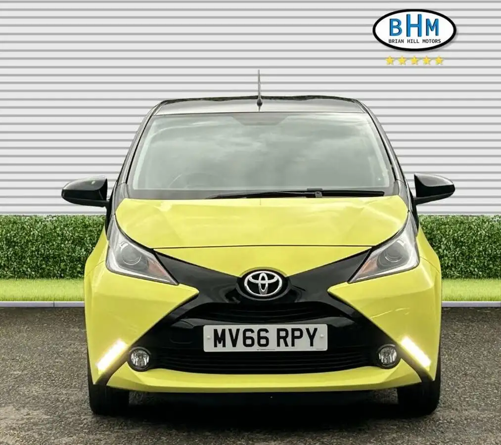2016-toyota-aygo-10-vvt-i-x-cite-3-bi-tone-yellow-3d-big-2