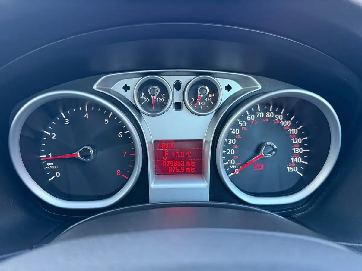 2009-ford-focus-16-zetec-hatchback-3d-big-25
