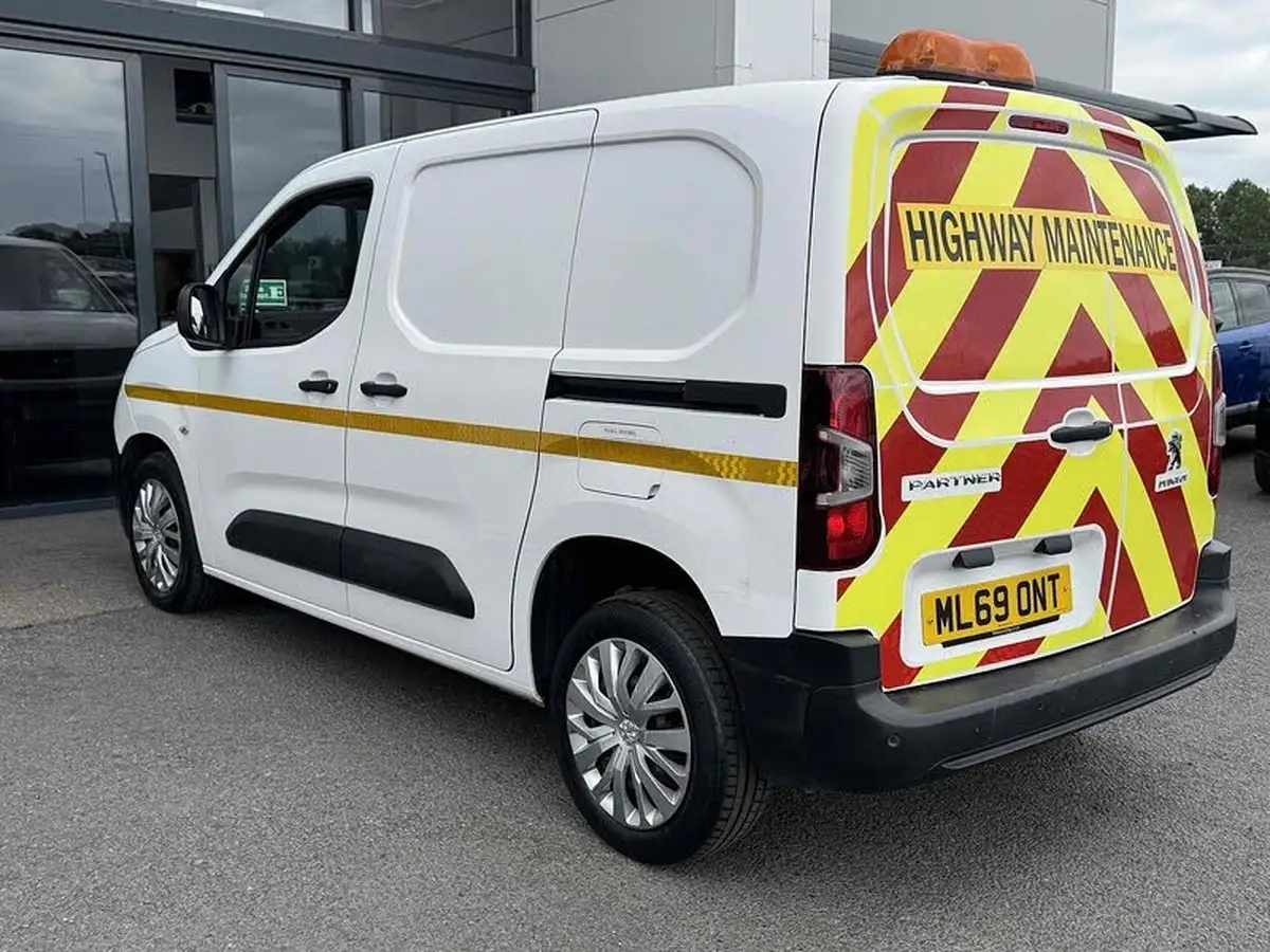 2019-peugeot-partner-15-bluehdi-1000-professional-100ps-eu6dt-panel-big-17
