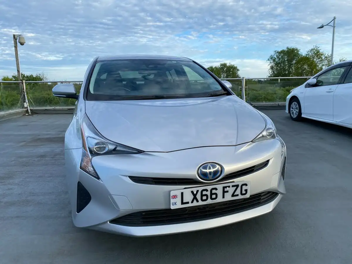2017-toyota-prius-big-7