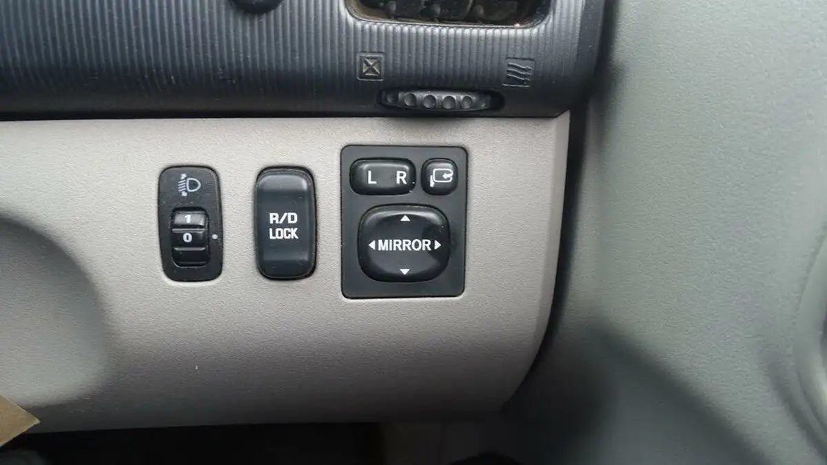 2010-mitsubishi-l200-25td-trojan-big-54