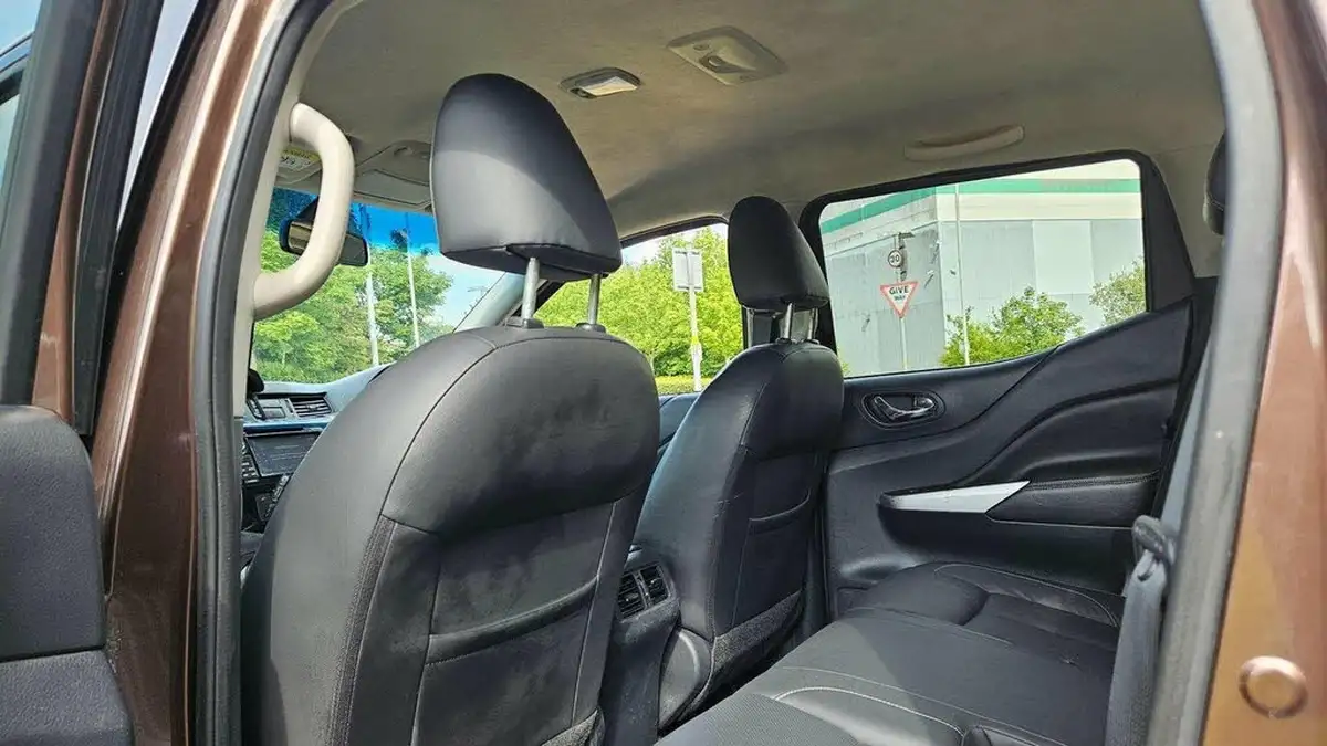 2017-nissan-navara-23dci-tekna-big-14