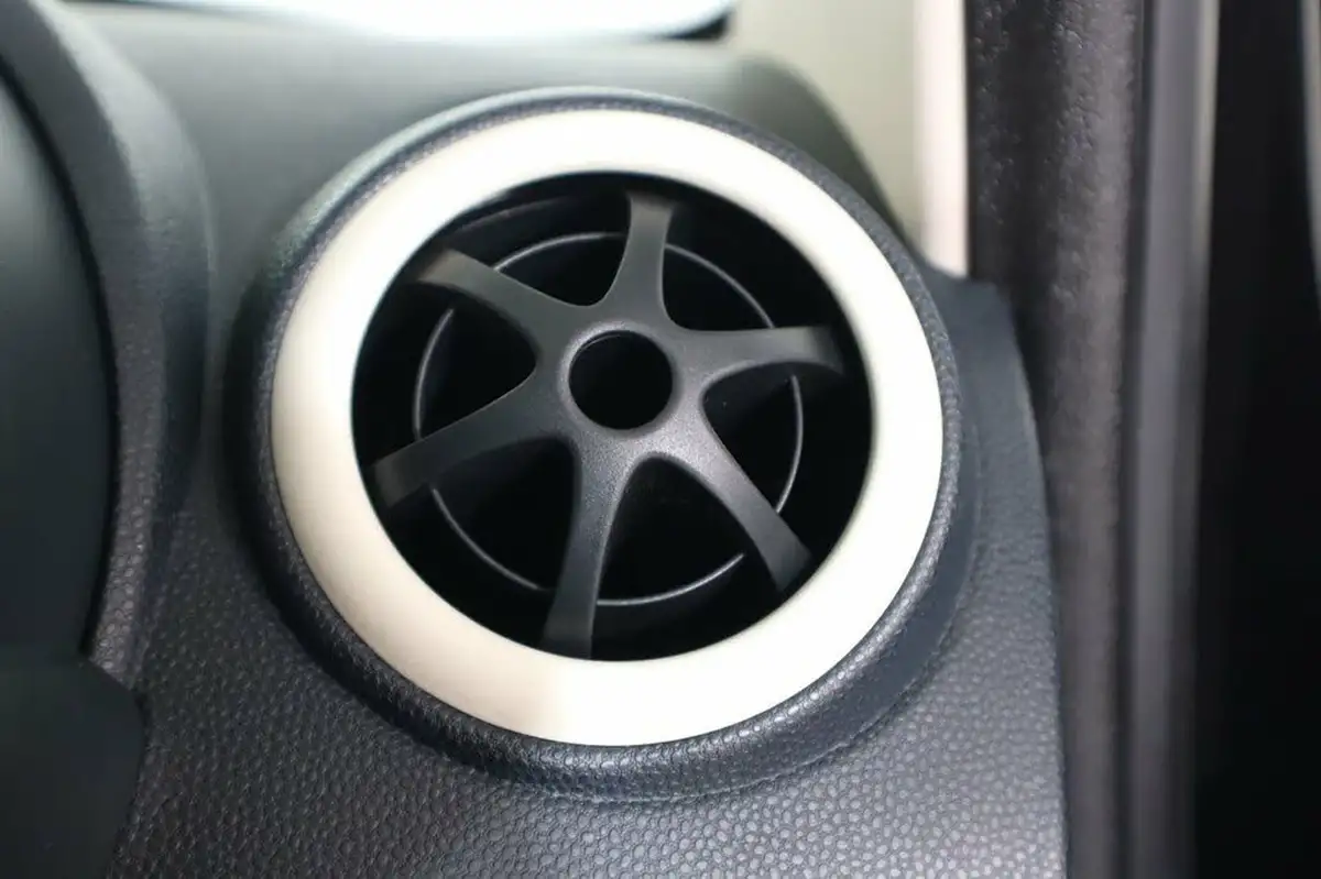 2009-ford-ka-12-studio-big-28