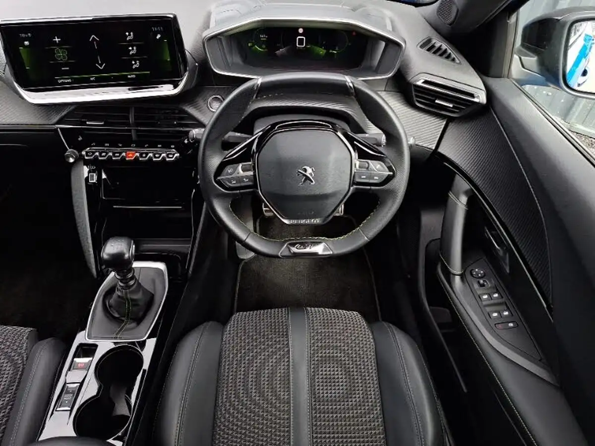 2022-peugeot-2008-suv-12-puretech-gt-big-6