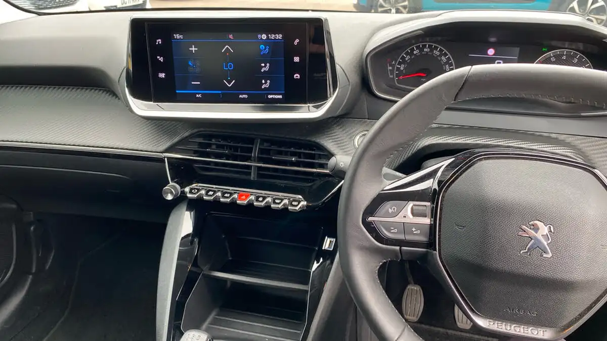 2022-peugeot-208-12-puretech-active-premium-75ps-big-10