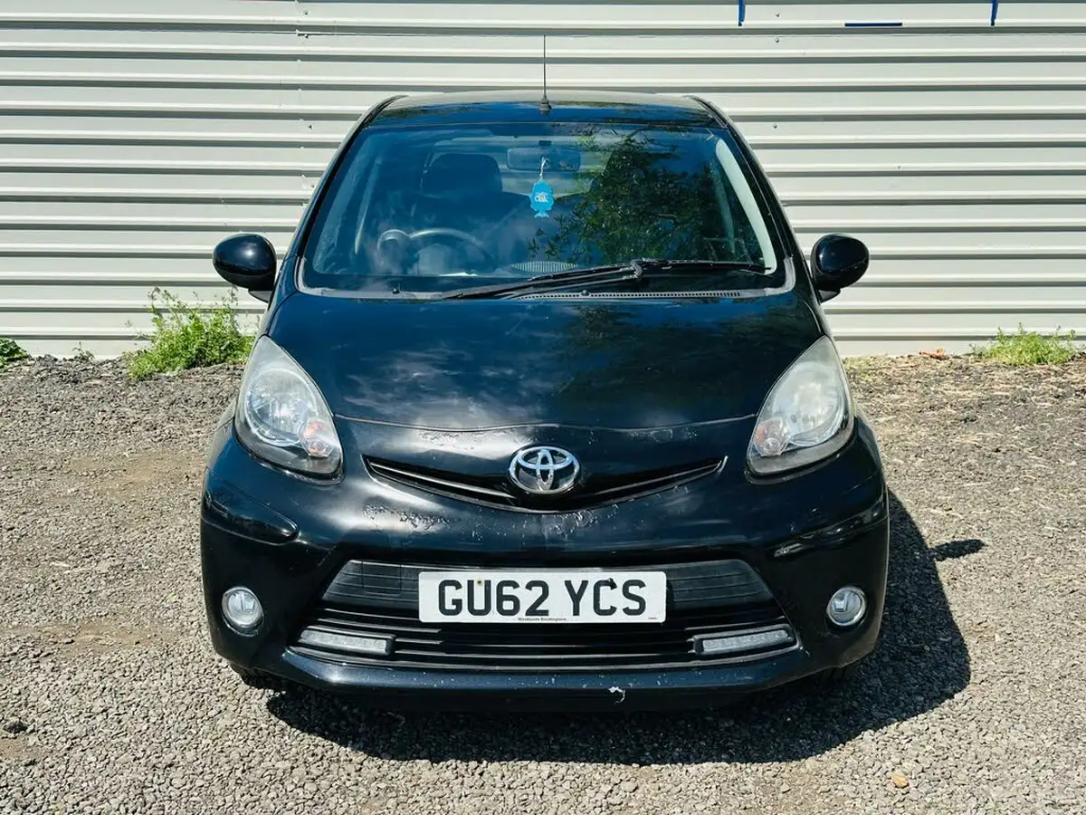 2012-toyota-aygo-10-aygo-fire-5d-big-1