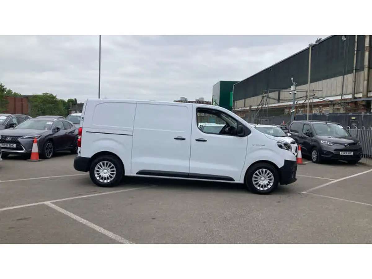 2023-toyota-proace-city-e-icon-l2-big-15