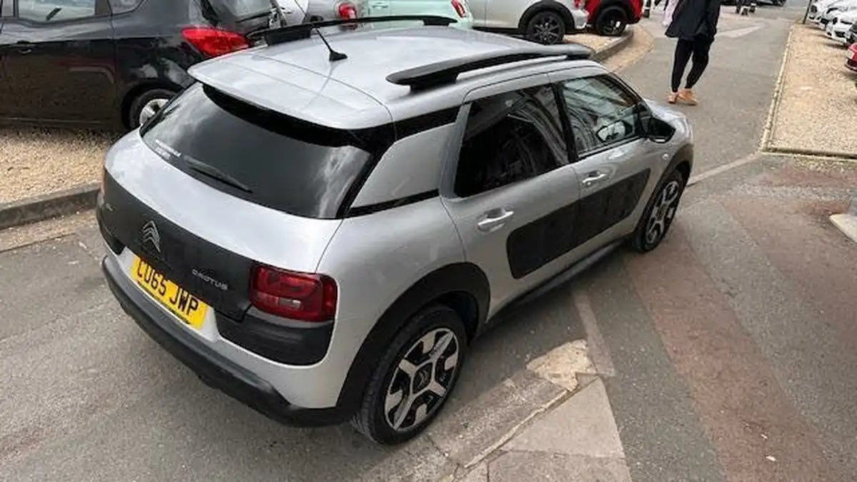 2016-citroen-c4-cactus-12-puretech-flair-82ps-ss-etg-big-9