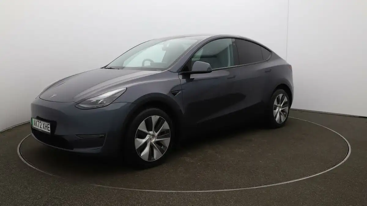 2022-tesla-model-y-e-long-range-big-66