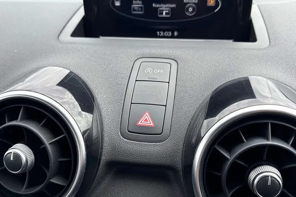 2015-audi-a1-14-sport-125ps-ss-hatchback-3d-1395cc-big-51