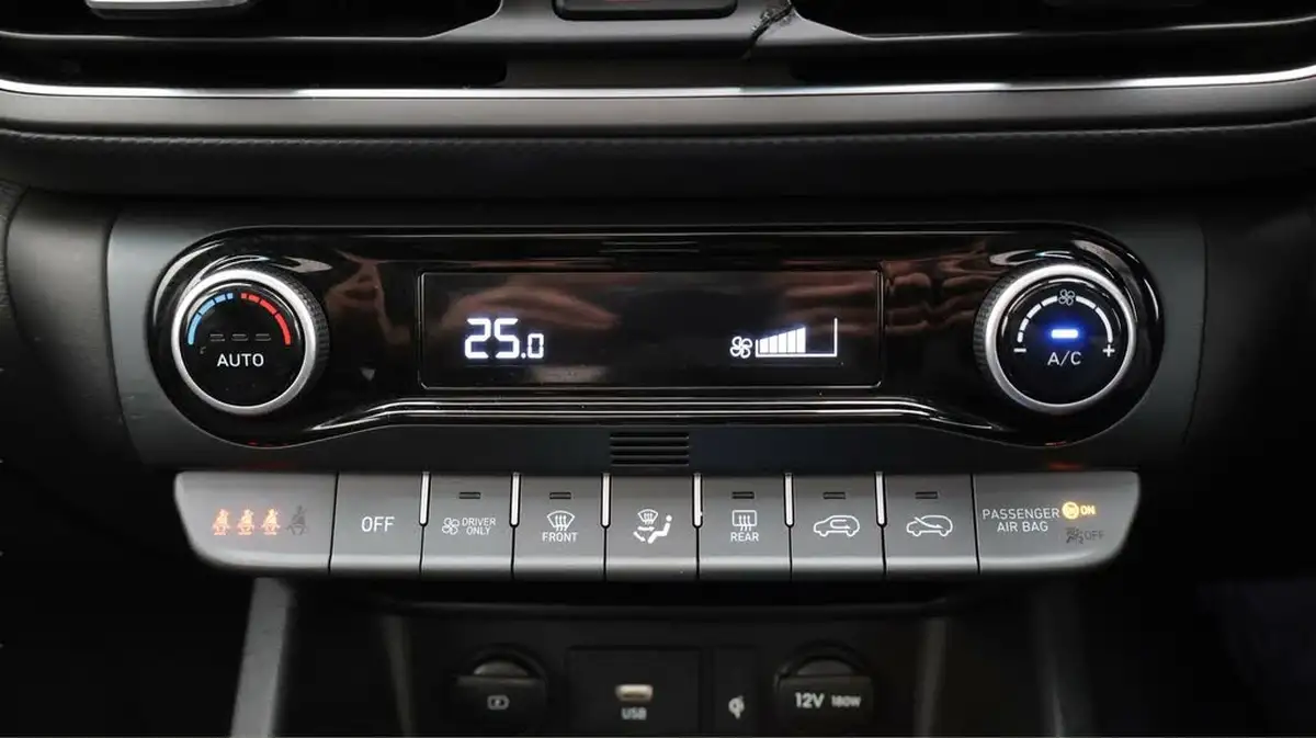 2023-hyundai-kona-16-gdi-ultimate-big-12