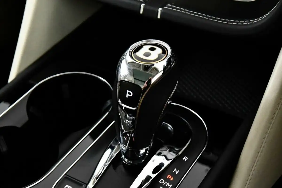 2019-bentley-bentayga-40-v8-big-40