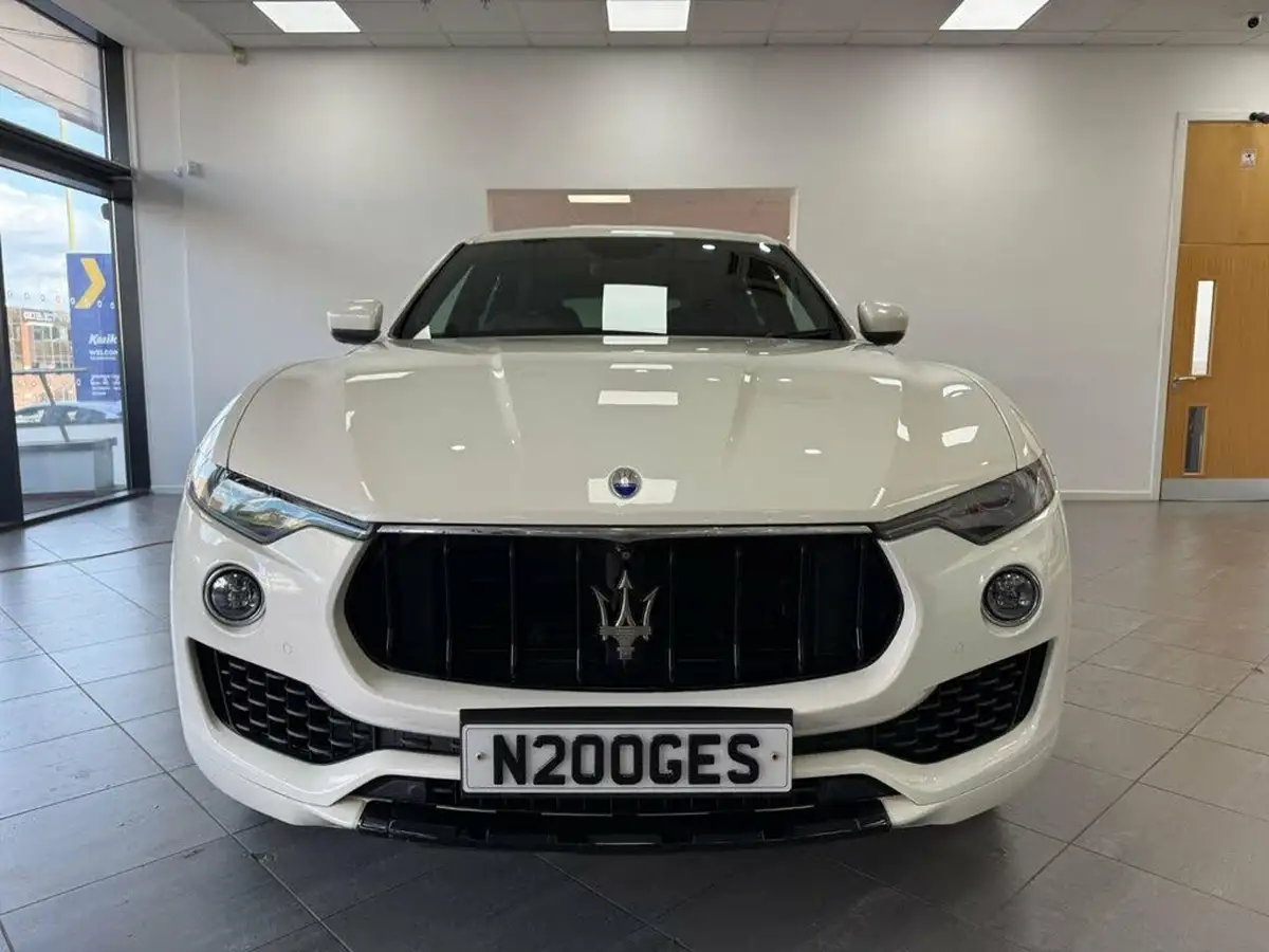 2017-maserati-levante-big-2