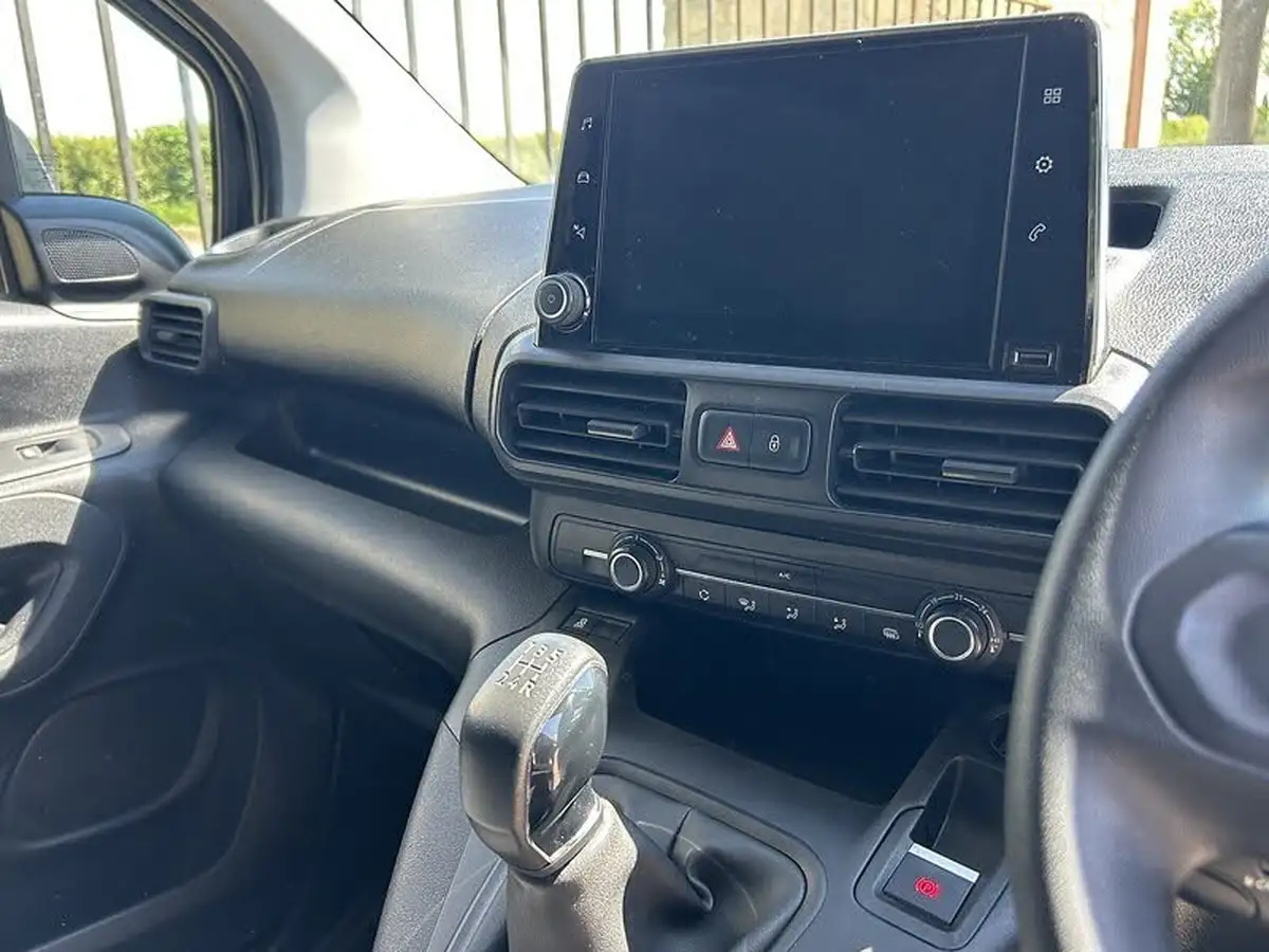 2019-peugeot-partner-15-bluehdi-1000-professional-100ps-eu6dt-panel-big-13
