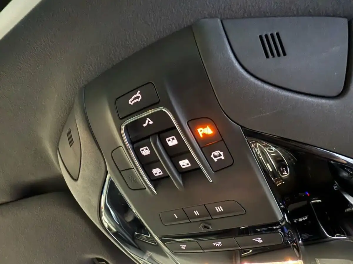 2017-maserati-levante-big-50