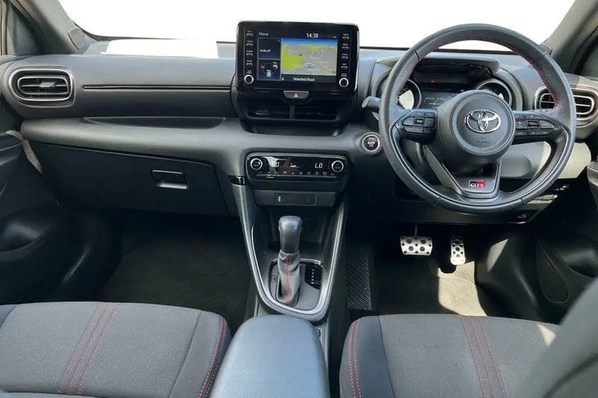 2023-toyota-yaris-15-vvt-i-gr-sport-114bhp-big-9