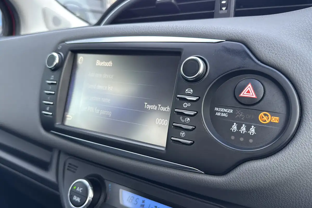 2018-toyota-yaris-15-vvt-i-icon-navi-hybrid-big-17