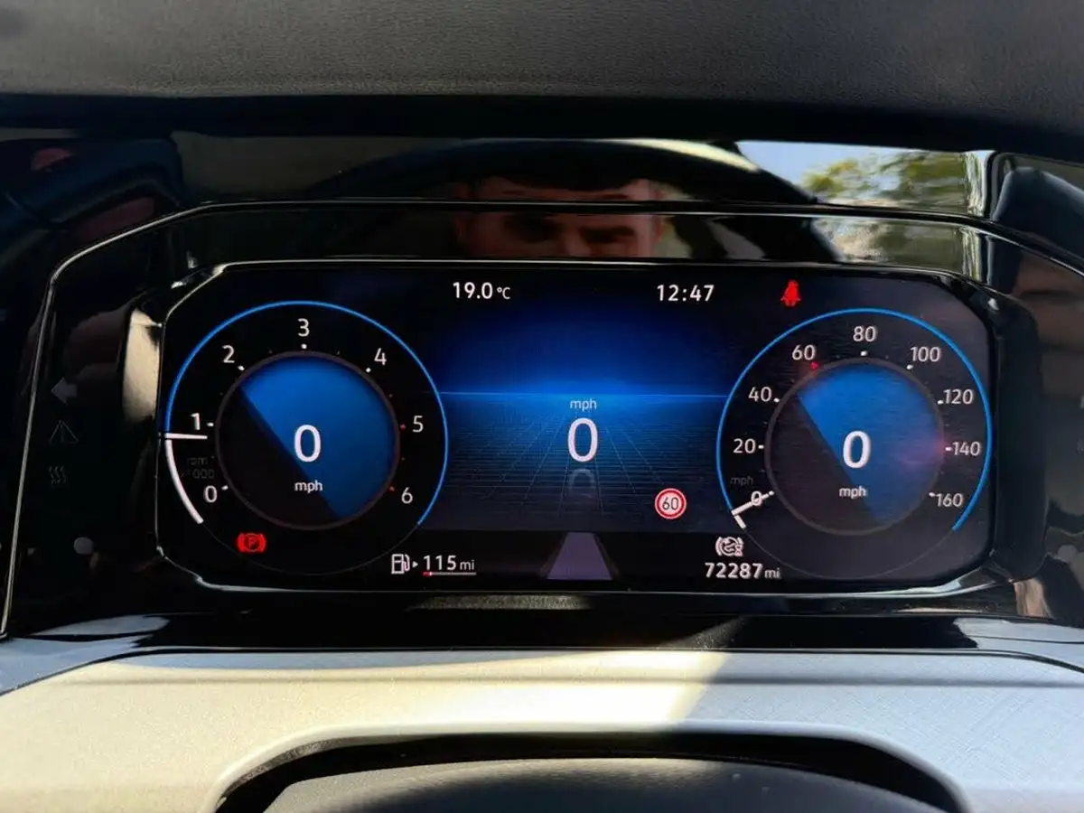 2022-volkswagen-golf-20tdi-life-hatchback-big-10