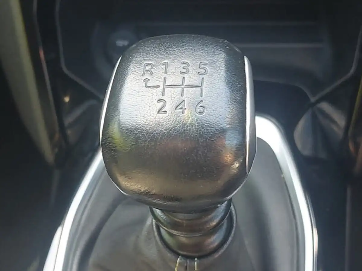 2022-peugeot-2008-suv-12-puretech-gt-big-14