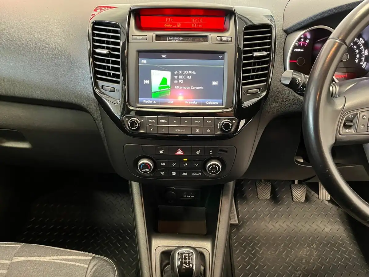 2016-kia-venga-16-3-isg-big-20