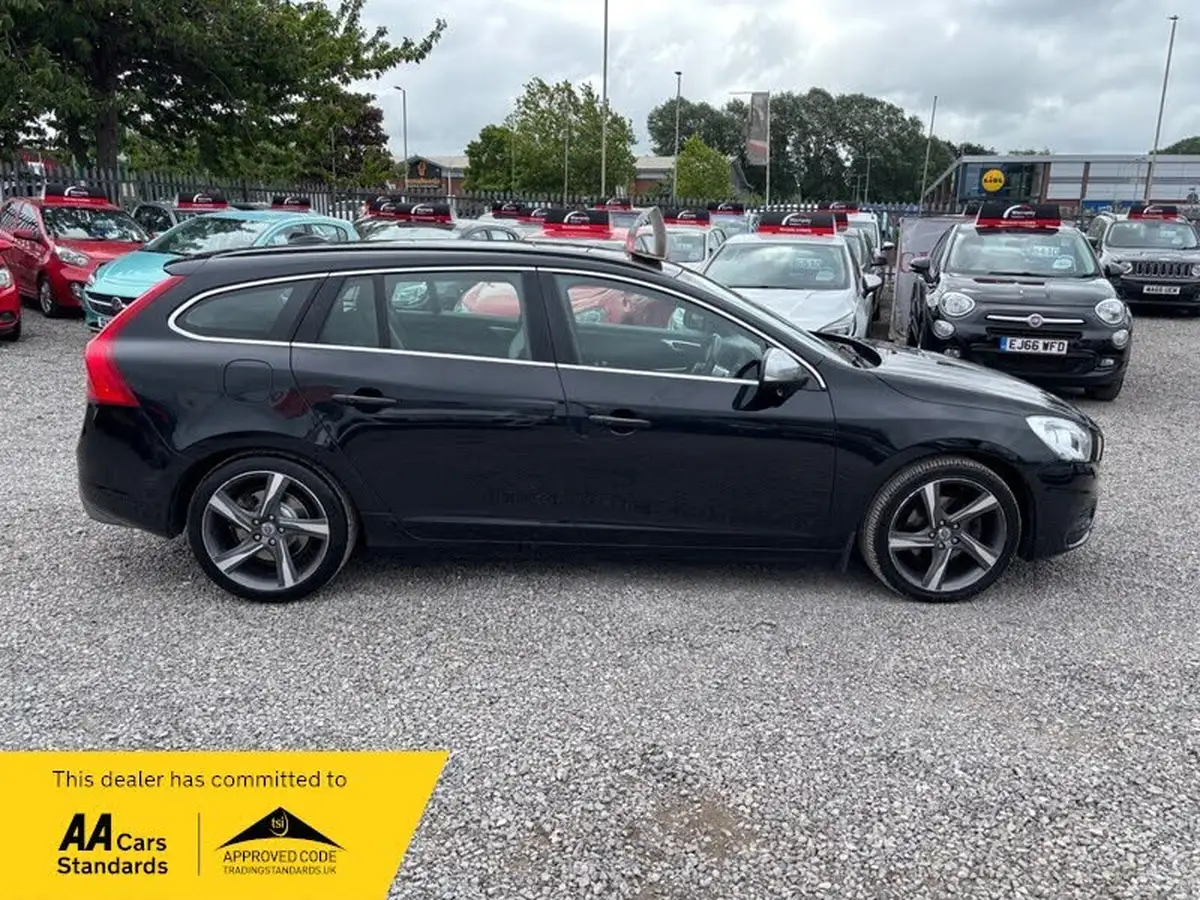2011-volvo-v60-16-t4-r-design-big-7