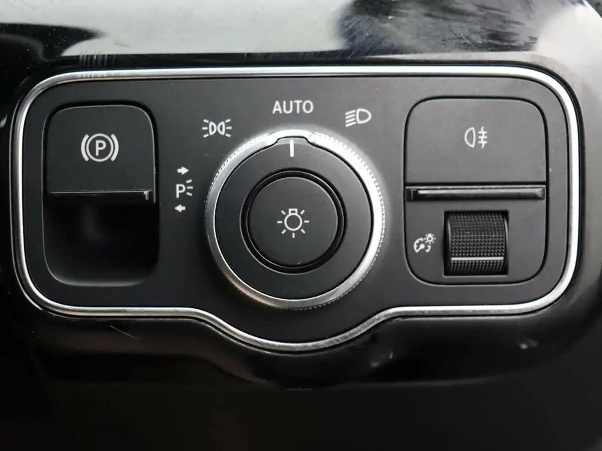 2022-mercedes-benz-cla-13-cla-180-amg-line-premium-coupe-4d-big-29