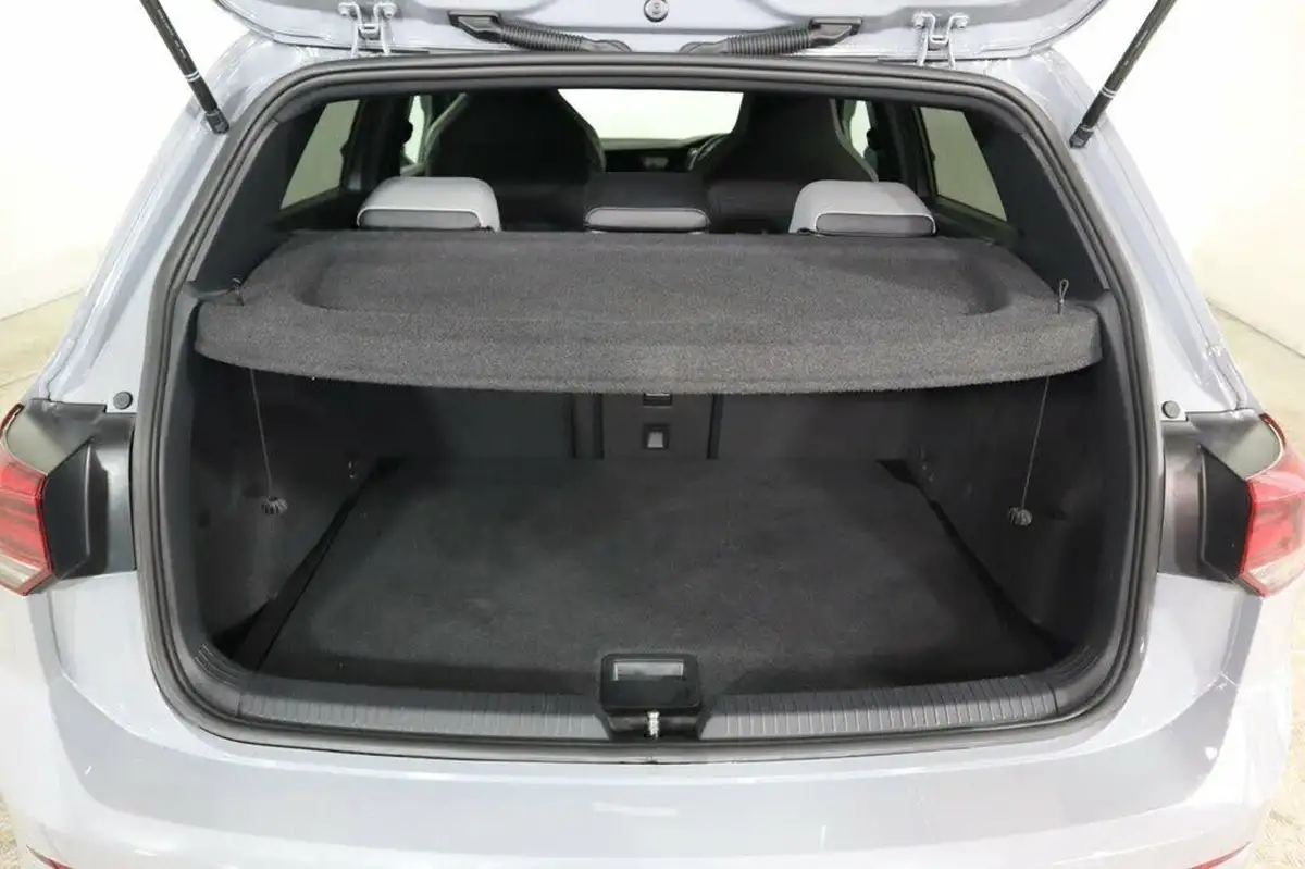 2022-volkswagen-golf-15-etsi-r-line-150ps-hatchback-big-58