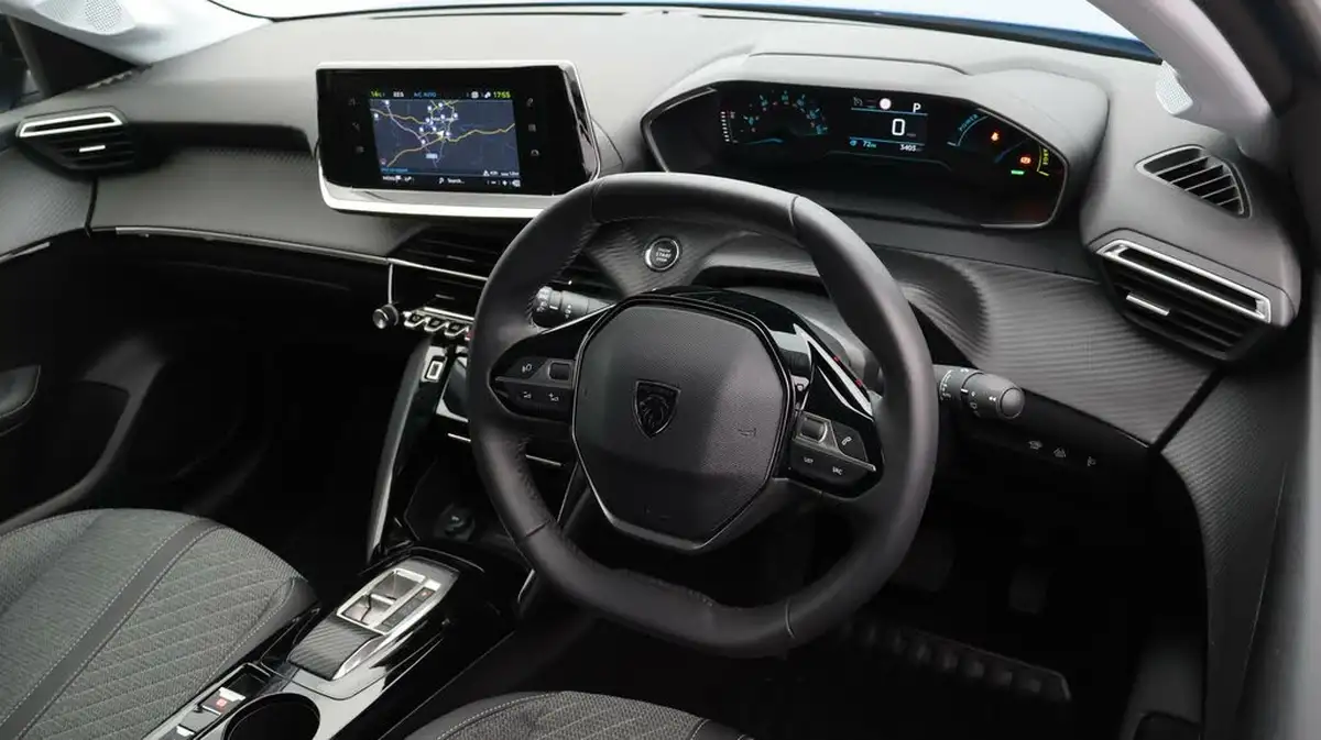 2024-peugeot-208-e-e-style-big-9