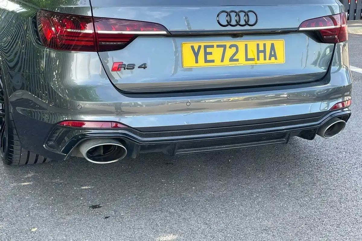 2022-audi-rs4-avant-29-tfsi-carbon-black-big-15
