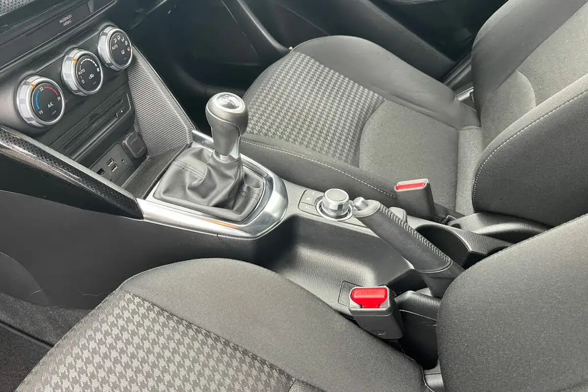 2018-mazda-mazda2-15-sport-black-big-36