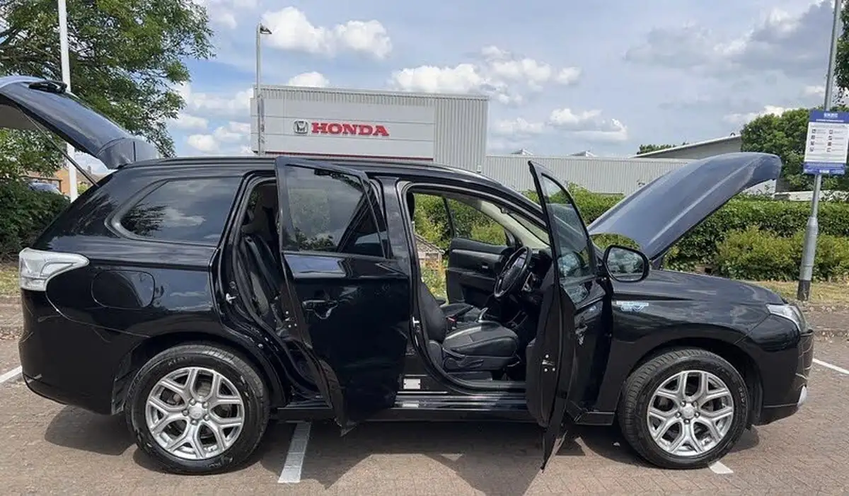 2015-mitsubishi-outlander-20-gx3h-phev-5st-big-10