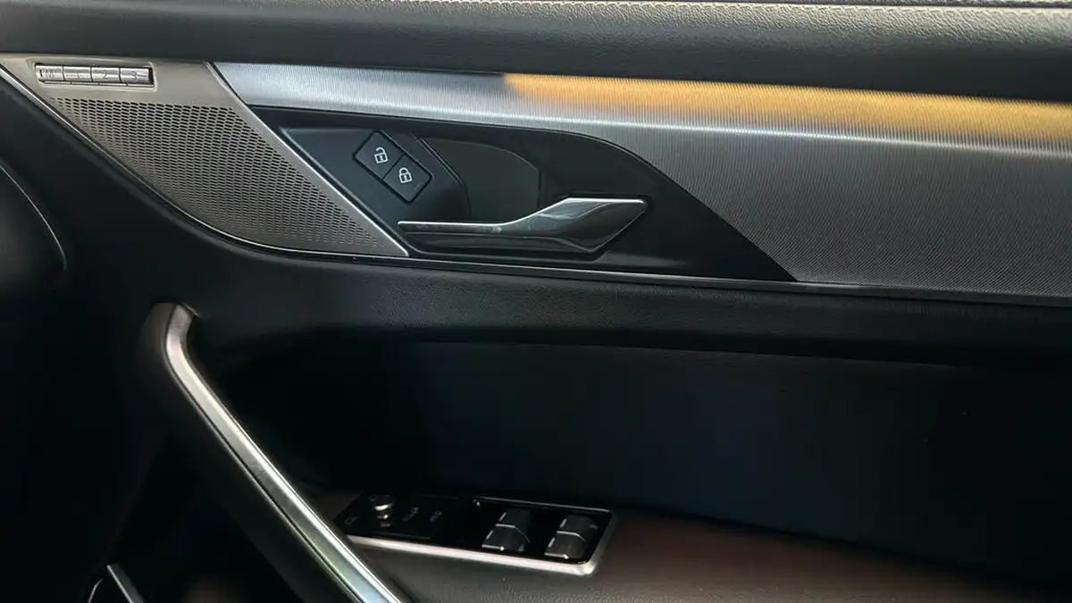 2022-jaguar-f-pace-20-p400e-r-dynamic-se-big-24
