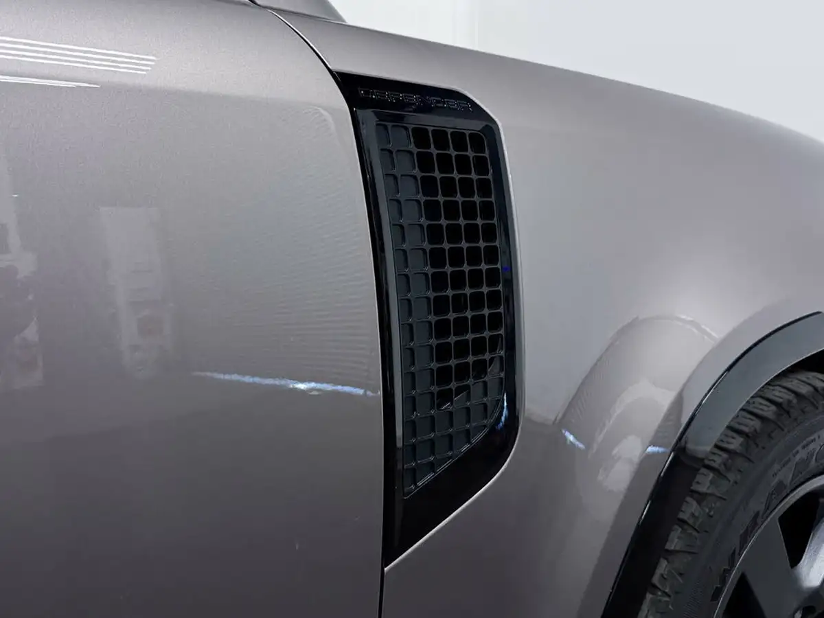 2022-land-rover-110-defender-50-p525-v8-big-27